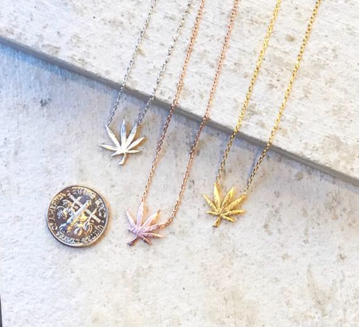 Marihuana leaf necklace